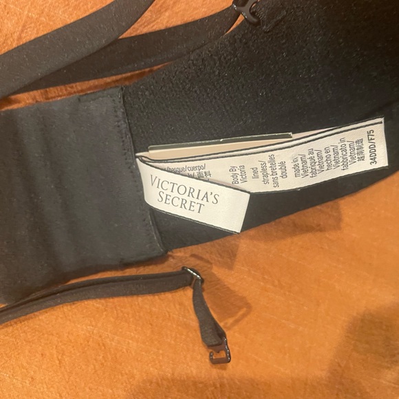 BODY BY VICTORIA
Lightly Lined Smooth Strapless Bra - Picture 6 of 9